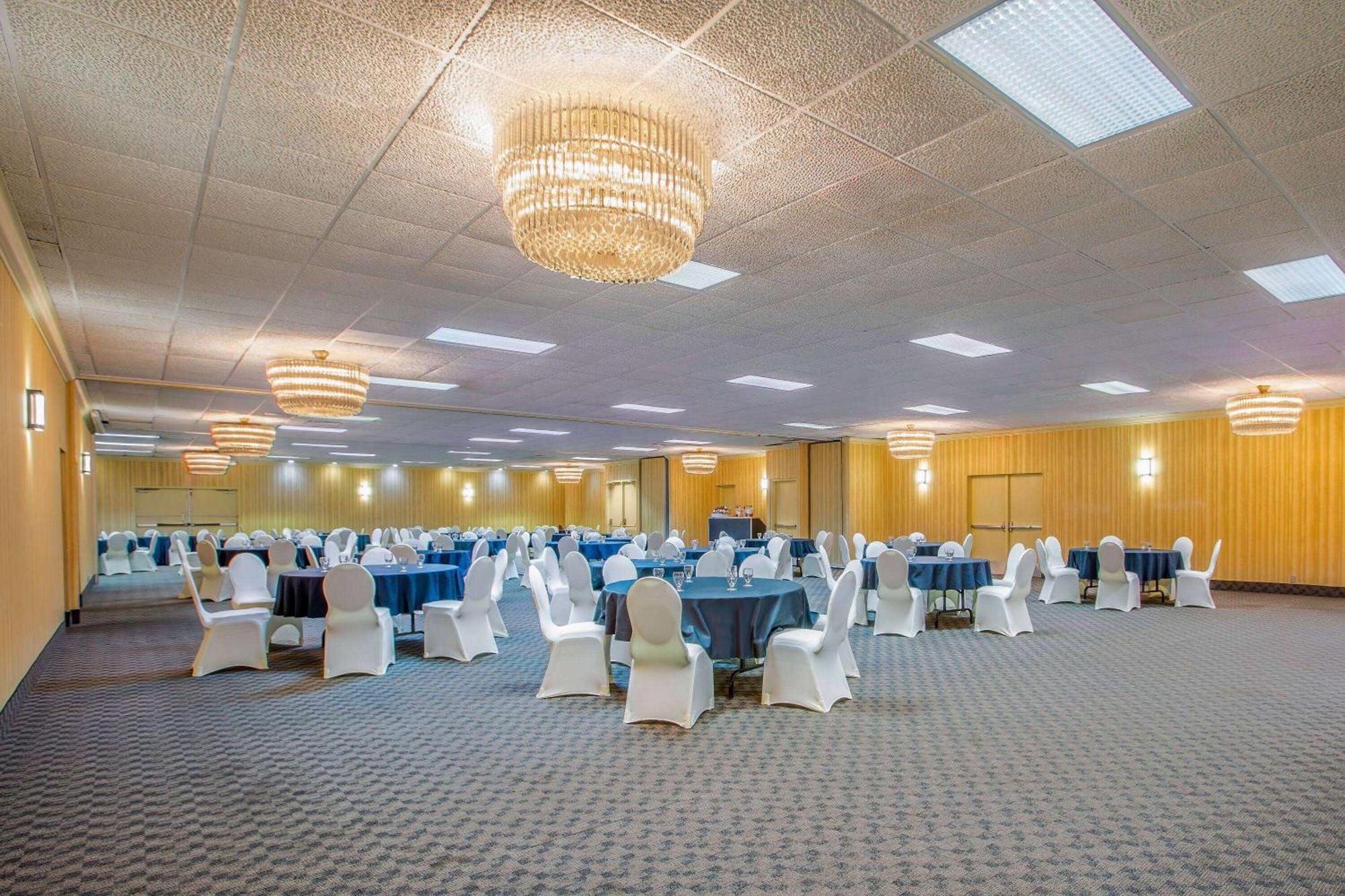 Days Inn By Wyndham Sudbury & Conference Centre מראה חיצוני תמונה