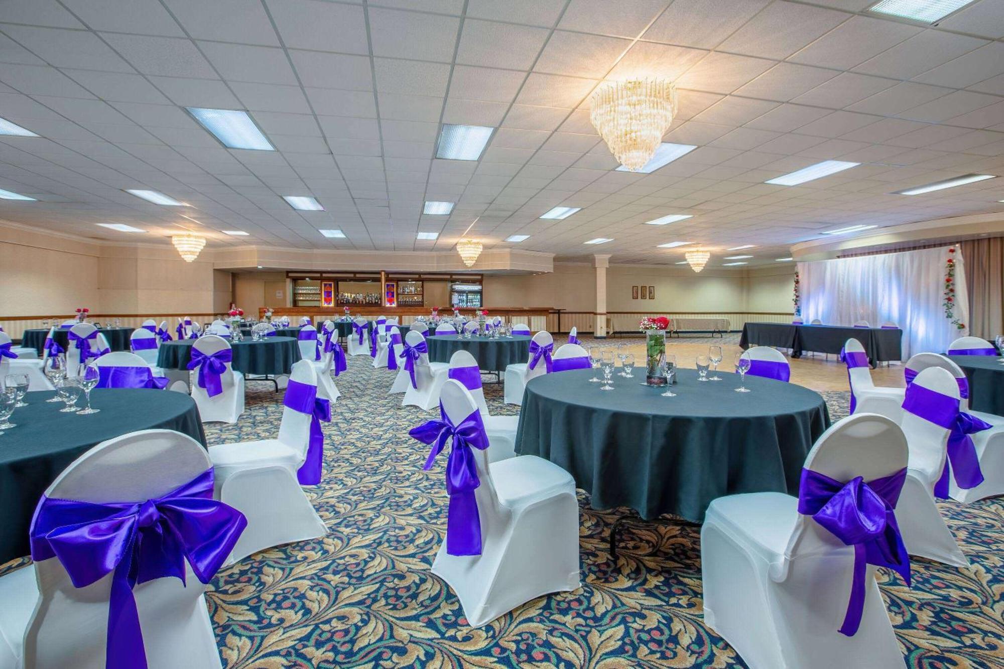 Days Inn By Wyndham Sudbury & Conference Centre מראה חיצוני תמונה