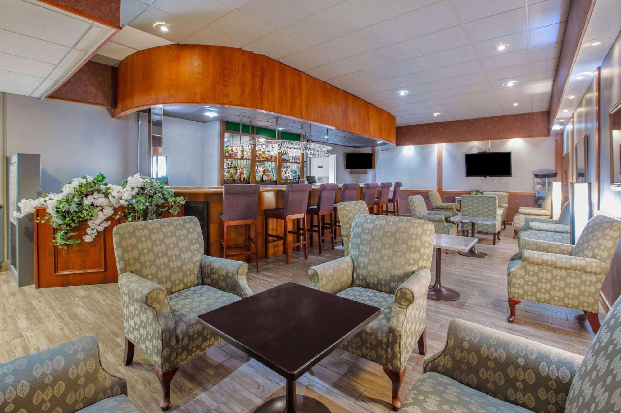 Days Inn By Wyndham Sudbury & Conference Centre מראה חיצוני תמונה