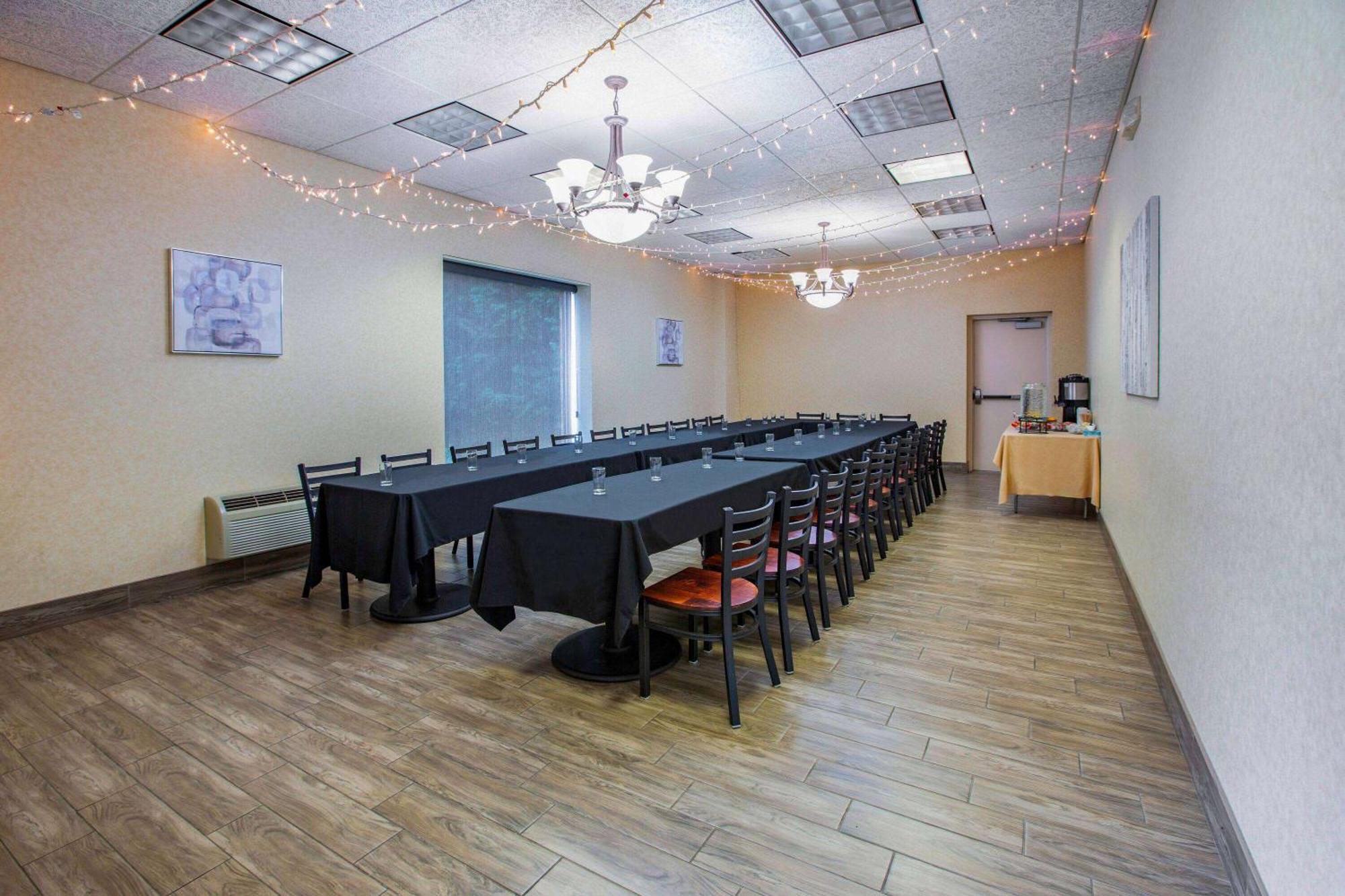 Days Inn By Wyndham Sudbury & Conference Centre מראה חיצוני תמונה