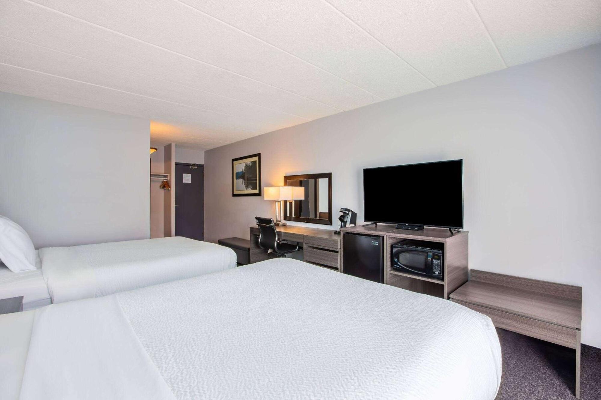 Days Inn By Wyndham Sudbury & Conference Centre מראה חיצוני תמונה