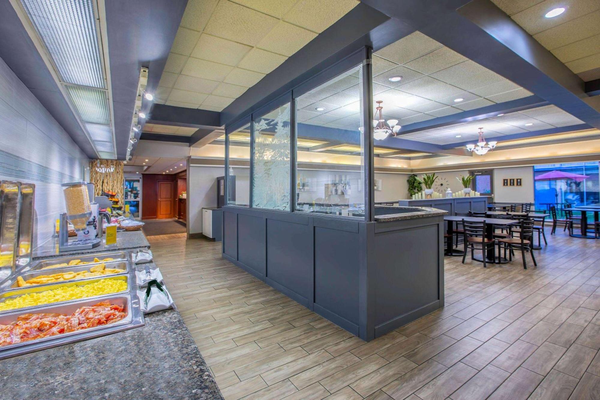 Days Inn By Wyndham Sudbury & Conference Centre מראה חיצוני תמונה
